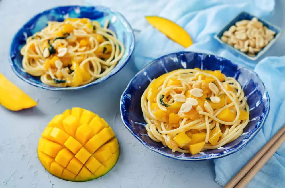 Pâtes Aux Poireaux à La Mangue Avec Feta Et Basilic